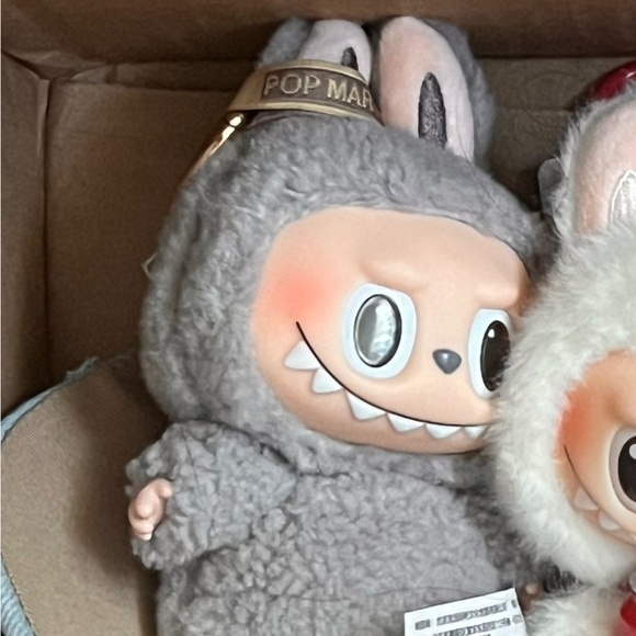 Labubu - Picture 2 of 2